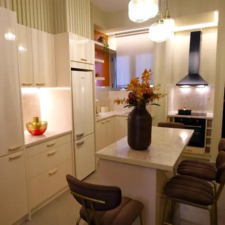 Chrysiida Luxury Apt, Stroll To Center Apartment