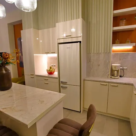 Chrysiida Luxury Apt, Stroll To Center *
