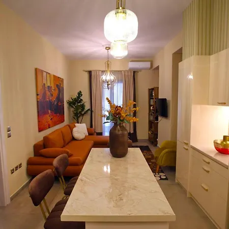 Chrysiida Luxury Apt, Stroll To Center Apartment