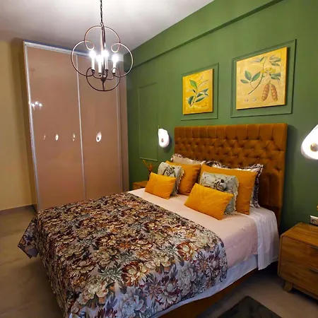 Chrysiida Luxury Apt, Stroll To Center