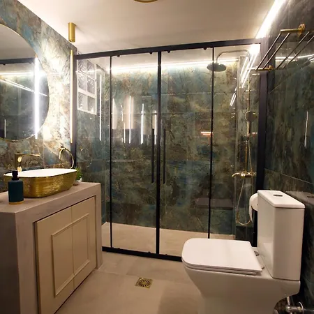 Chrysiida Luxury Apt, Stroll To Center